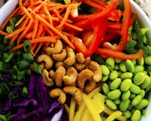 Lạ miệng với món salad giảm cân từ hạt điều và rau củ